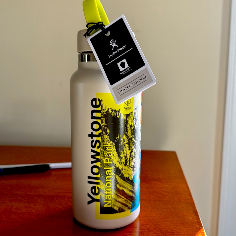 Hydro Flask Limited Edition National Park Collection: Yellowstone - 32 oz.